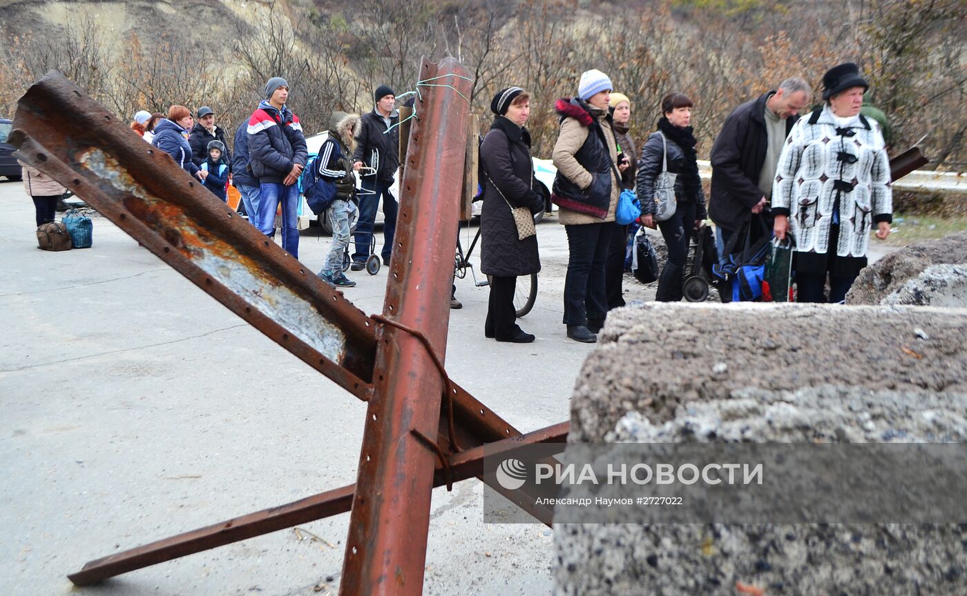Открытие пункта пропуска в станице Луганской