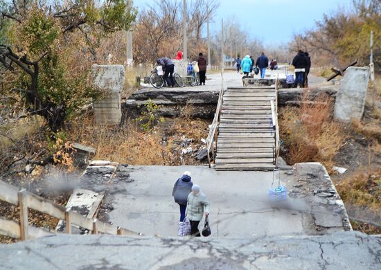 Открытие пункта пропуска в станице Луганской