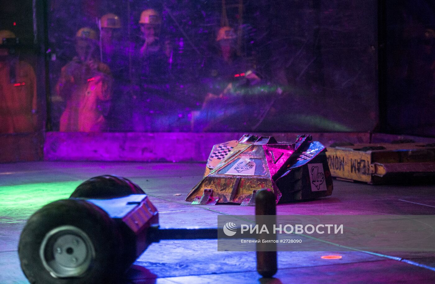 Шоу "Бронебот 2015: Бои роботов. Осенний разогрев"