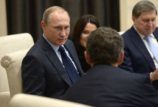 Президент РФ В.Путин встретился с экс президентом Франции Н.Саркози