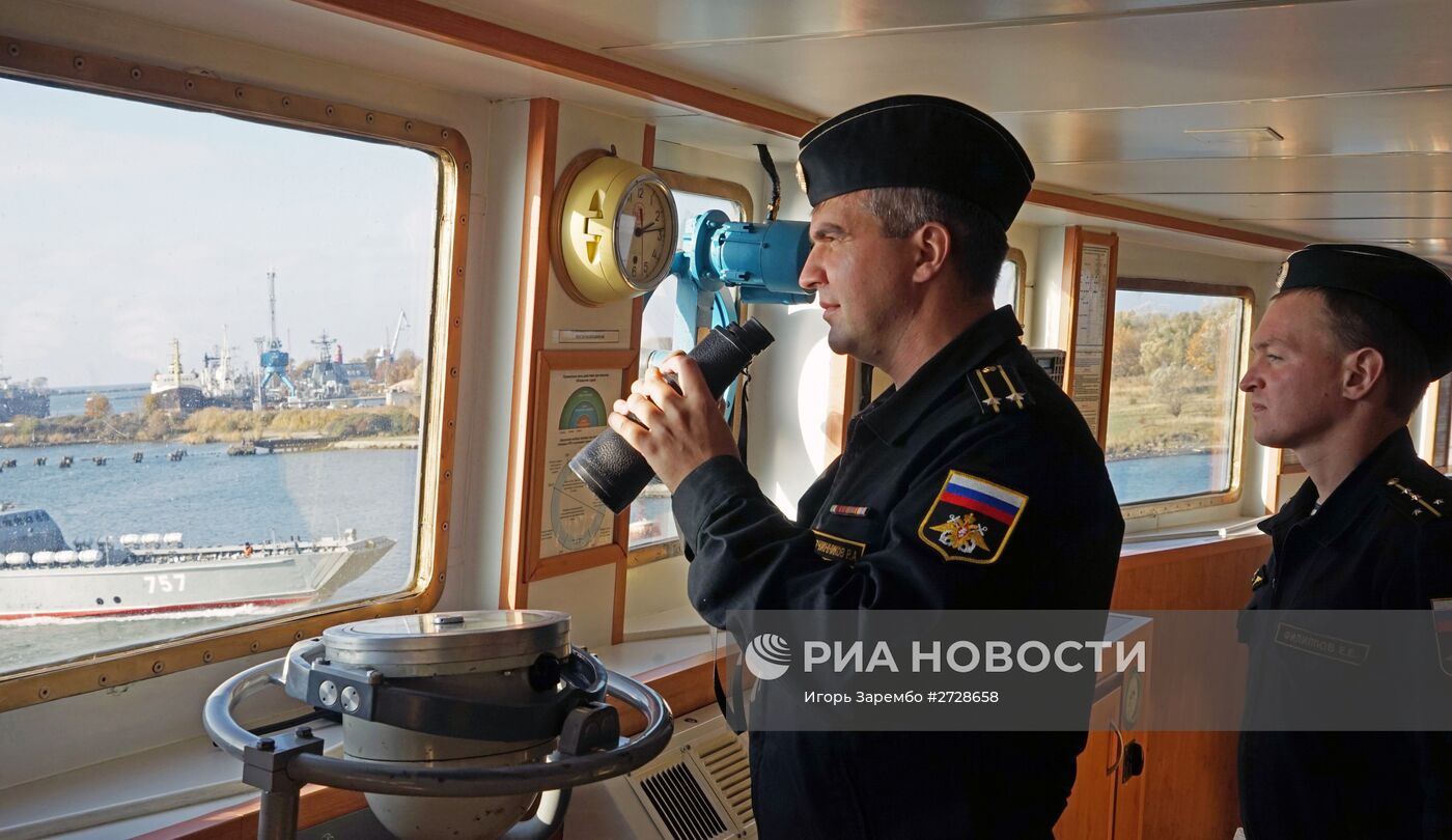 Учебный корабль "Смольный" прибыл в порт Балтийска