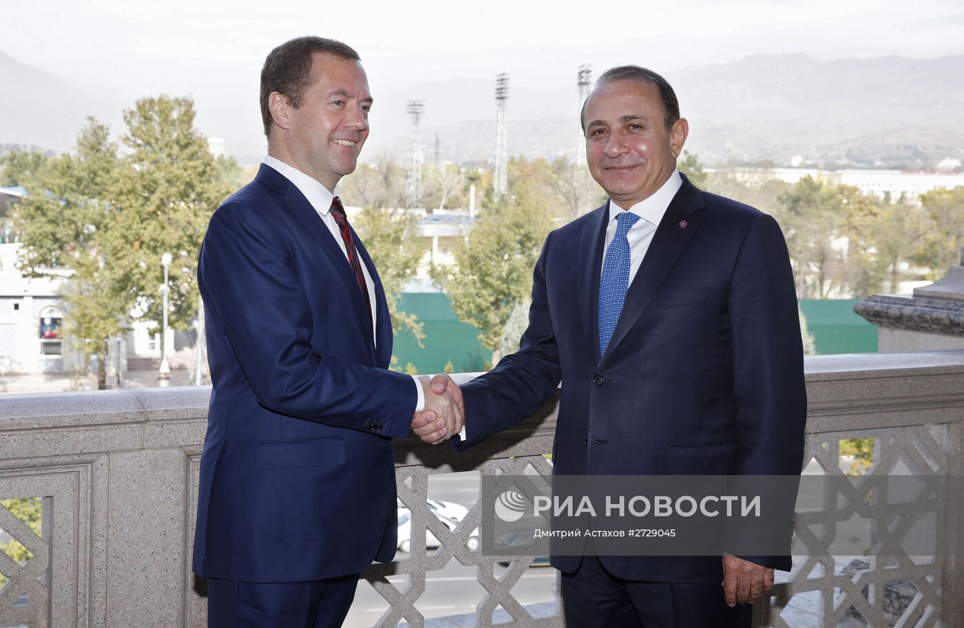 Премьер-министр РФ Д.Медведев принимает участие в заседании Совета глав правительств СНГ в Душанбе