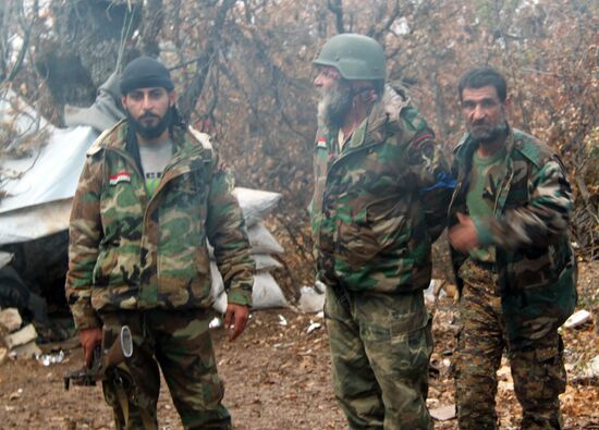 Отряд бойцов сирийского ополчения после боевого задания на севере Латакии