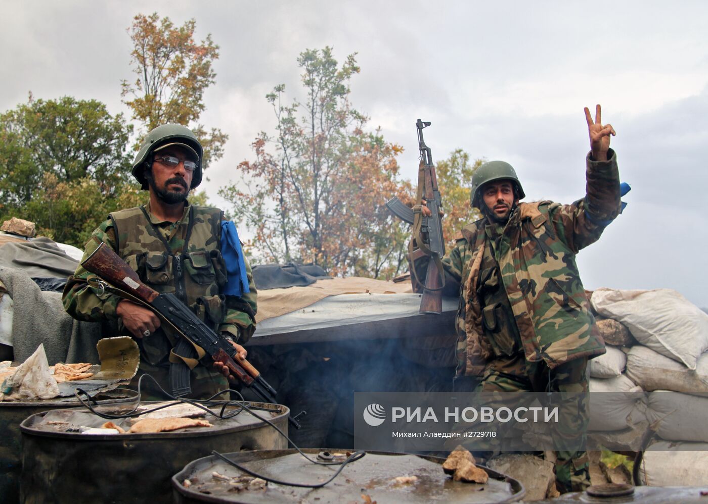 Отряд бойцов сирийского ополчения после боевого задания на севере Латакии