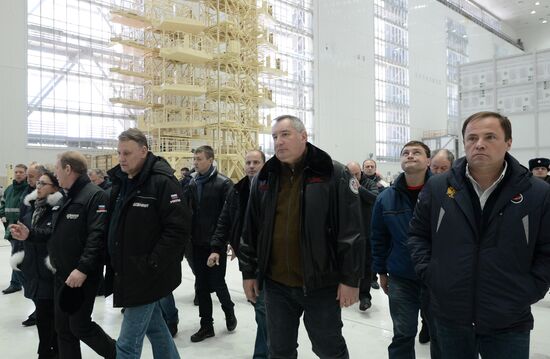 Зампредседателя правительства РФ Д.Рогозин прибыл с проверкой на космодром Восточный