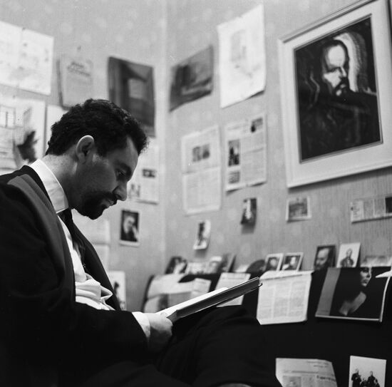 Литературовед С.Белов