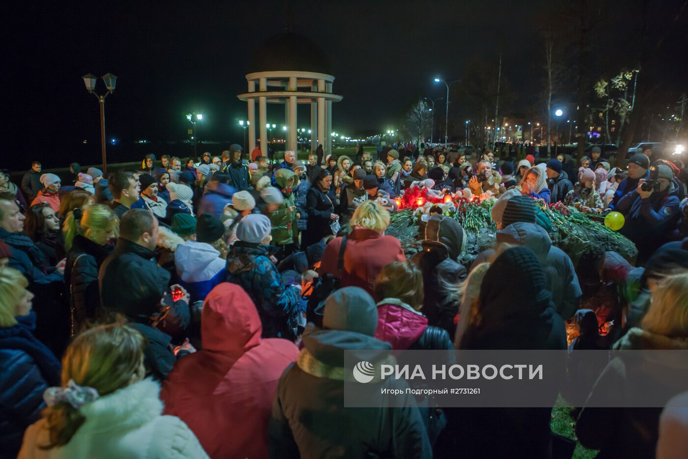 Акция памяти жертв крушения А-321 в городах России