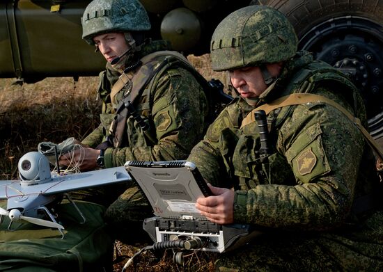 Комплексные тактические учения артиллерийских и разведывательных подразделений 83-й бригады ВДВ в Приморском крае