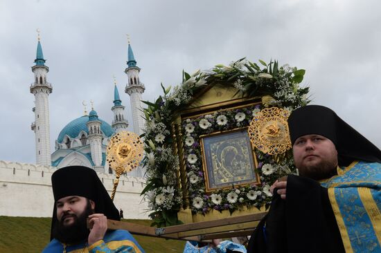 Крестный ход в честь праздника Казанской иконы Божьей Матери в городах России