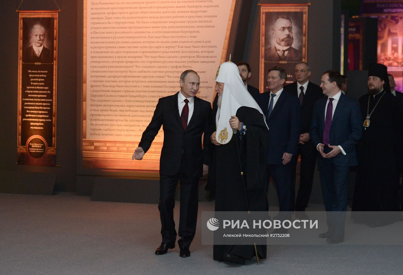 Президент РФ В.Путин посетил выставку, посвященную истории России первой половины ХХ века