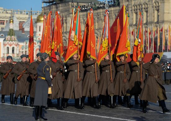 Торжественный марш, посвященный легендарному параду 1941 года