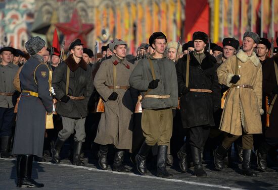 Торжественный марш, посвященный легендарному параду 1941 года