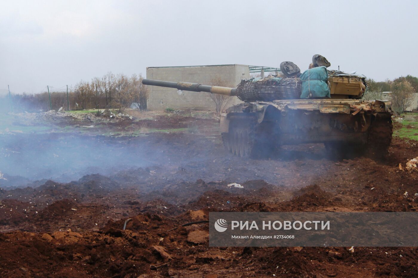 Бойцы сирийской армии на позициях в посёлке Шейх-Мискин