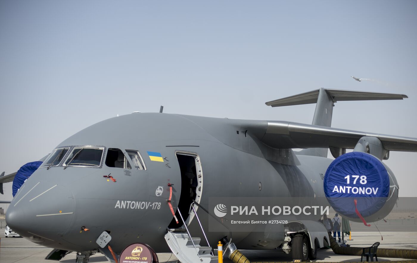 Международная авиационно-космическая выставка "Dubai Airshow-2015". День первый