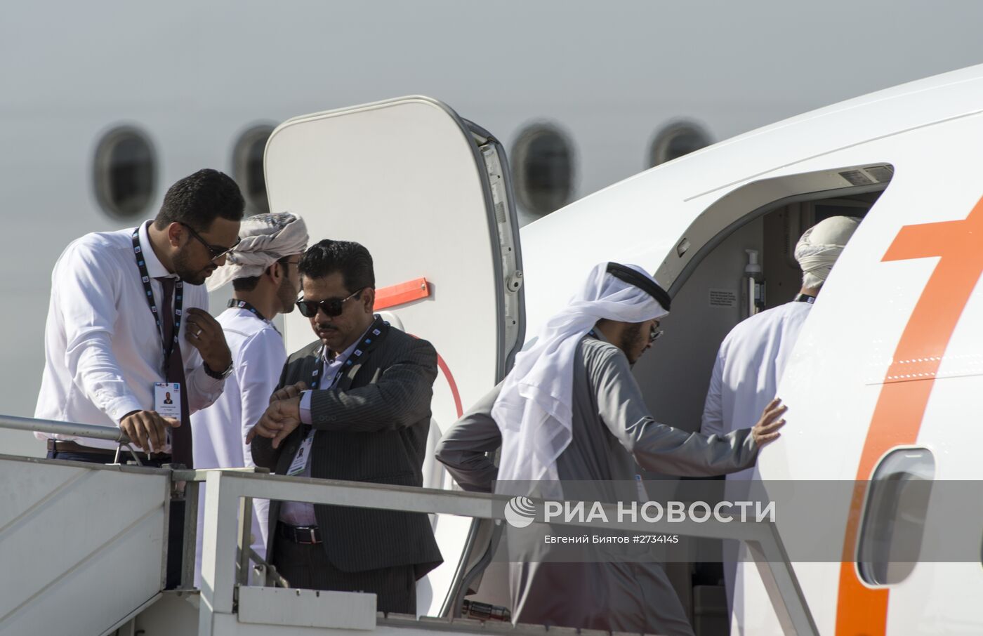 Международная авиационно-космическая выставка "Dubai Airshow-2015". День первый