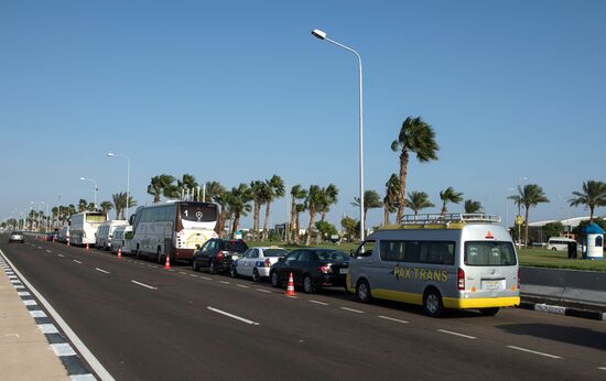 Российские туристы в аэропортах Египта