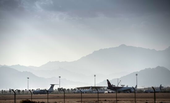 Российские туристы в аэропортах Египта