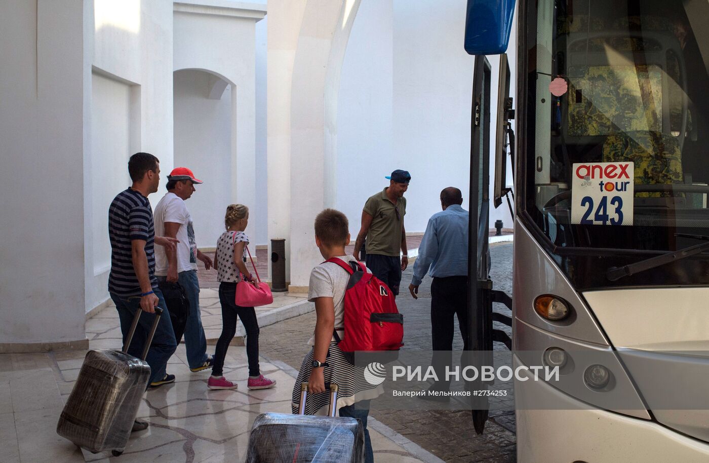 Российские туристы в аэропортах Египта