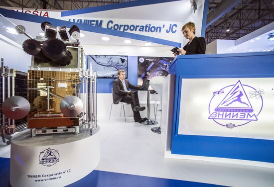 Международная авиационно-космическая выставка "Dubai Airshow-2015. День второй