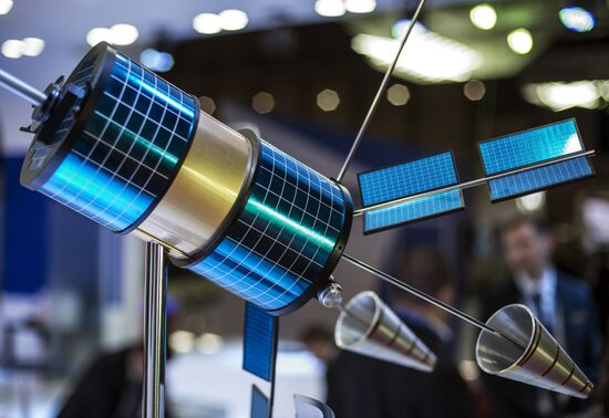 Международная авиационно-космическая выставка "Dubai Airshow-2015. День второй