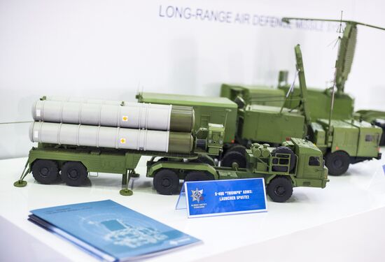 Международная авиационно-космическая выставка "Dubai Airshow-2015. День второй