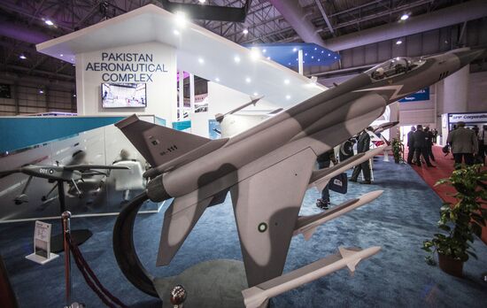 Международная авиационно-космическая выставка "Dubai Airshow-2015. День второй