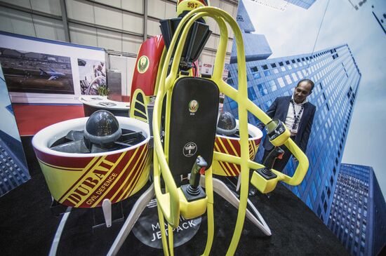 Международная авиационно-космическая выставка "Dubai Airshow-2015. День второй