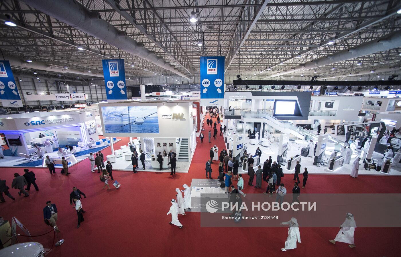 Международная авиационно-космическая выставка "Dubai Airshow-2015. День второй