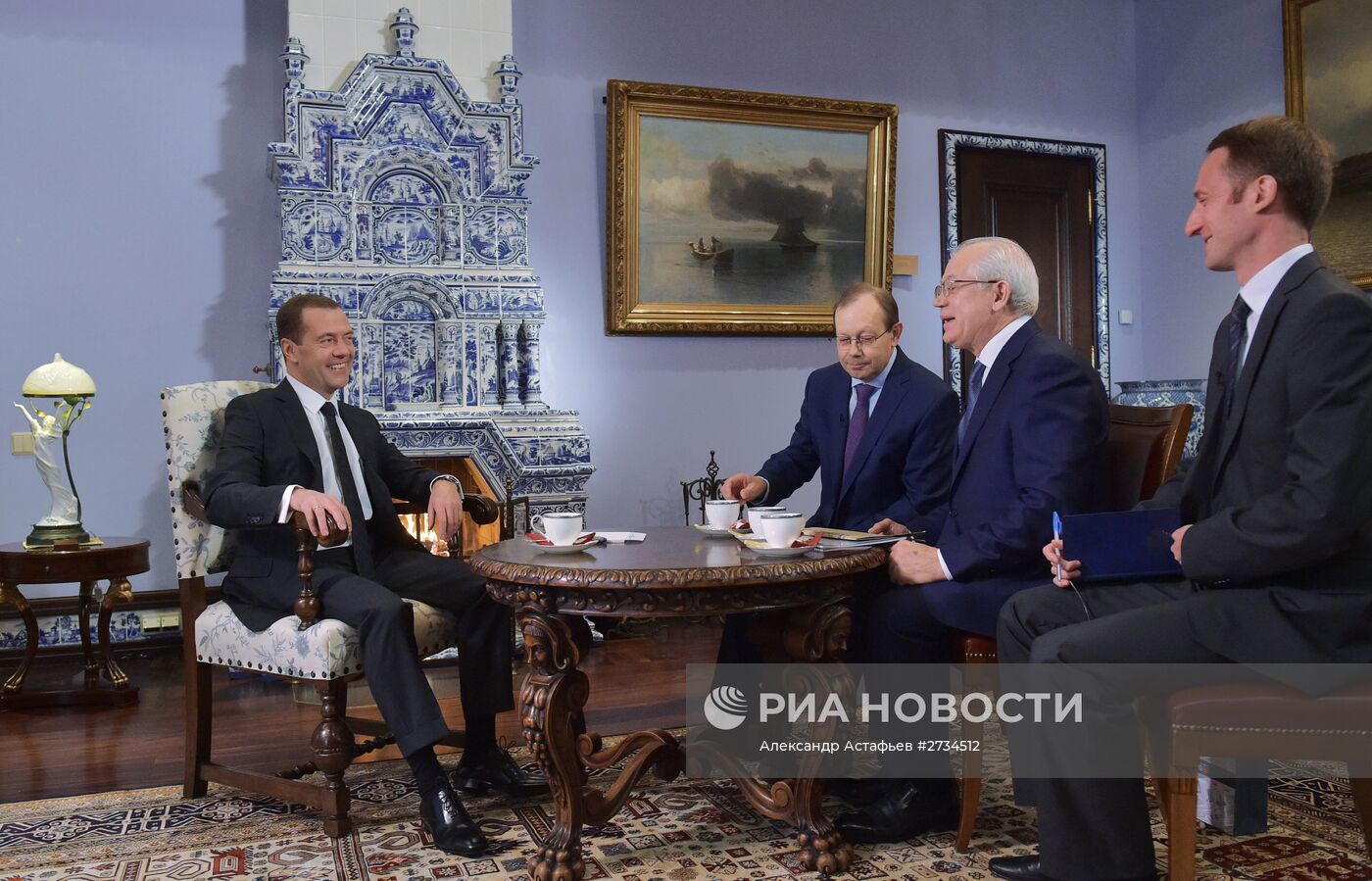 Премьер-министр РФ Д.Медведев дал интервью "Российской газете"