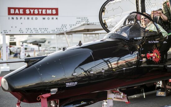 Международная авиационно-космическая выставка "Dubai Airshow-2015. День второй