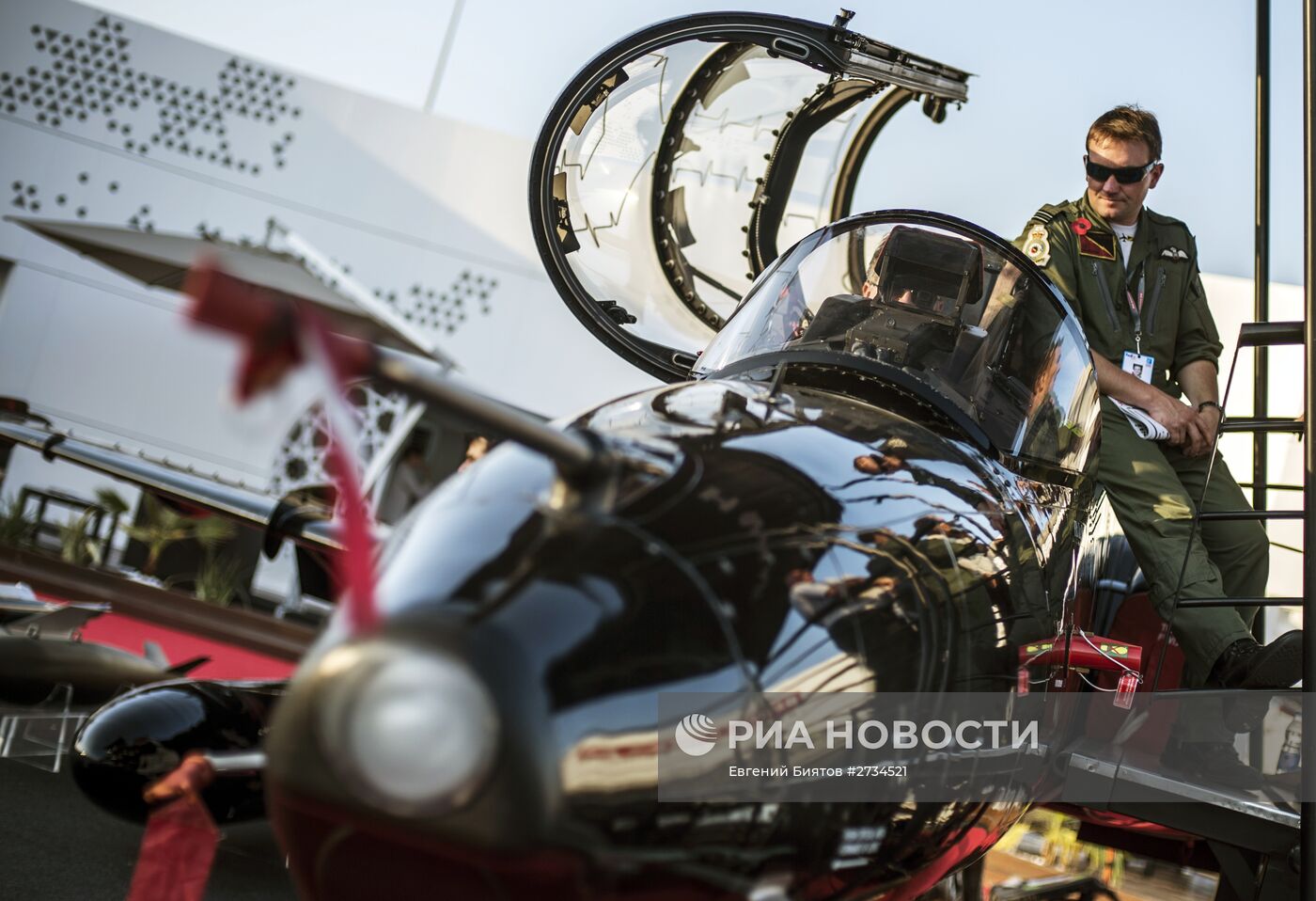 Международная авиационно-космическая выставка "Dubai Airshow-2015. День второй