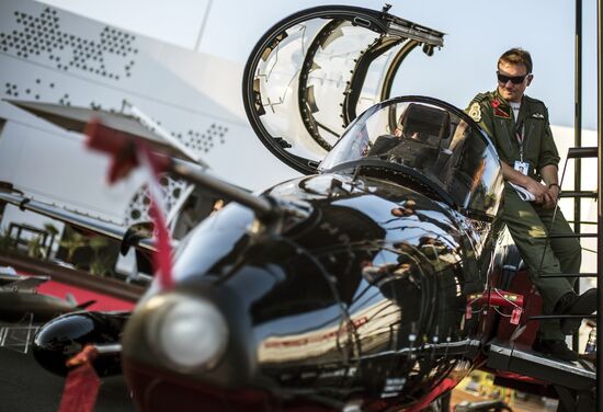 Международная авиационно-космическая выставка "Dubai Airshow-2015. День второй