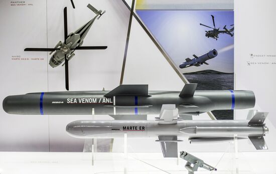 Международная авиационно-космическая выставка "Dubai Airshow-2015. День второй