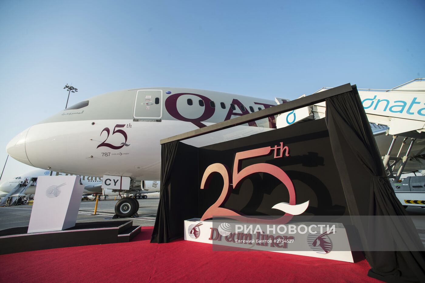 Международная авиационно-космическая выставка "Dubai Airshow-2015. День второй