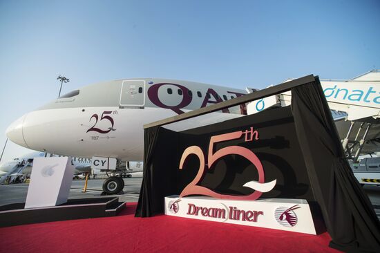 Международная авиационно-космическая выставка "Dubai Airshow-2015. День второй