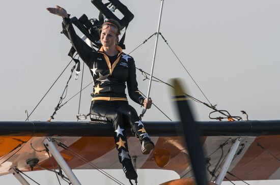 Международная авиационно-космическая выставка "Dubai Airshow-2015. День второй