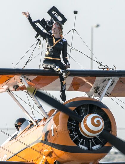 Международная авиационно-космическая выставка "Dubai Airshow-2015. День второй