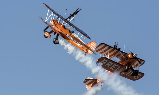 Международная авиационно-космическая выставка "Dubai Airshow-2015. День второй