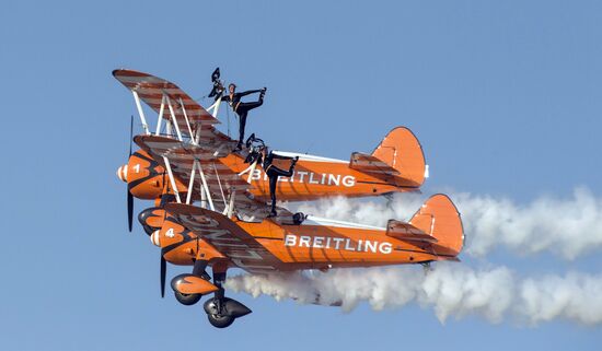 Международная авиационно-космическая выставка "Dubai Airshow-2015. День второй