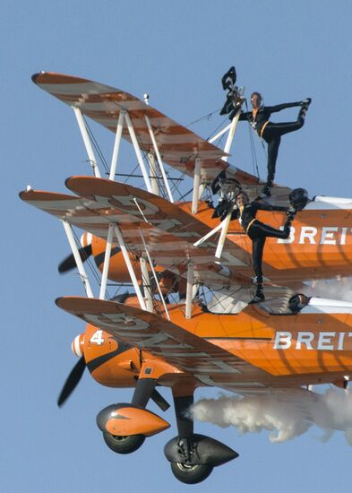 Международная авиационно-космическая выставка "Dubai Airshow-2015. День второй