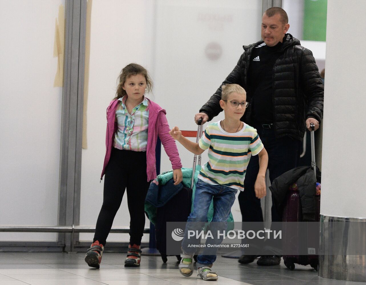 Туристы, прилетевшие из Египта, в аэропорту "Внуково"