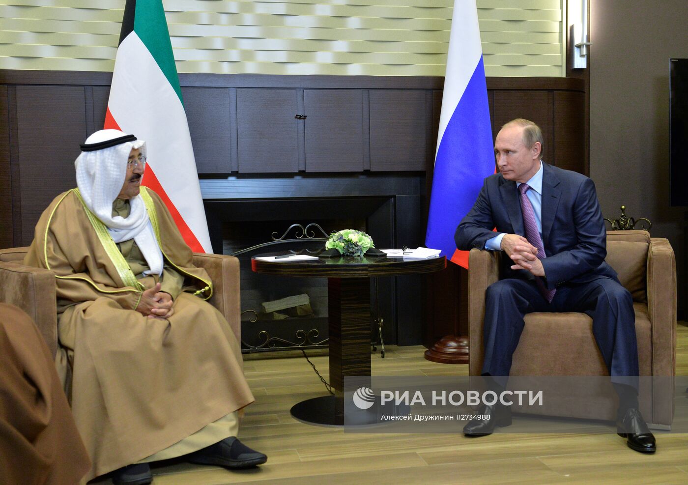 Президент РФ В. Путин встретился с эмиром Кувейта С. аль-Ахмедом ас-Сабахом