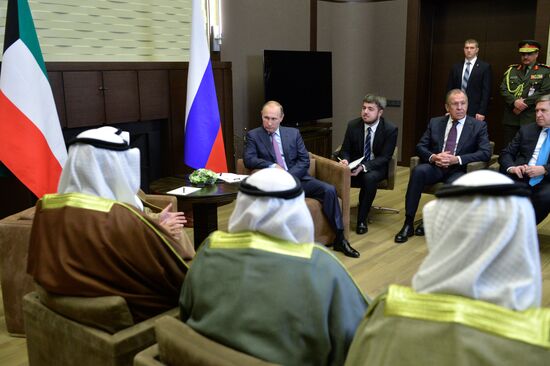 Президент РФ В. Путин встретился с эмиром Кувейта С. аль-Ахмедом ас-Сабахом