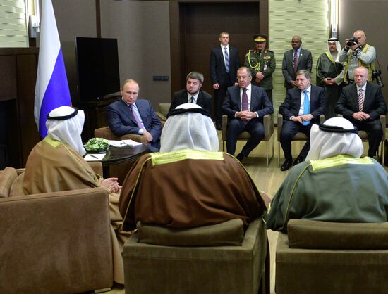 Президент РФ В. Путин встретился с эмиром Кувейта С. аль-Ахмедом ас-Сабахом