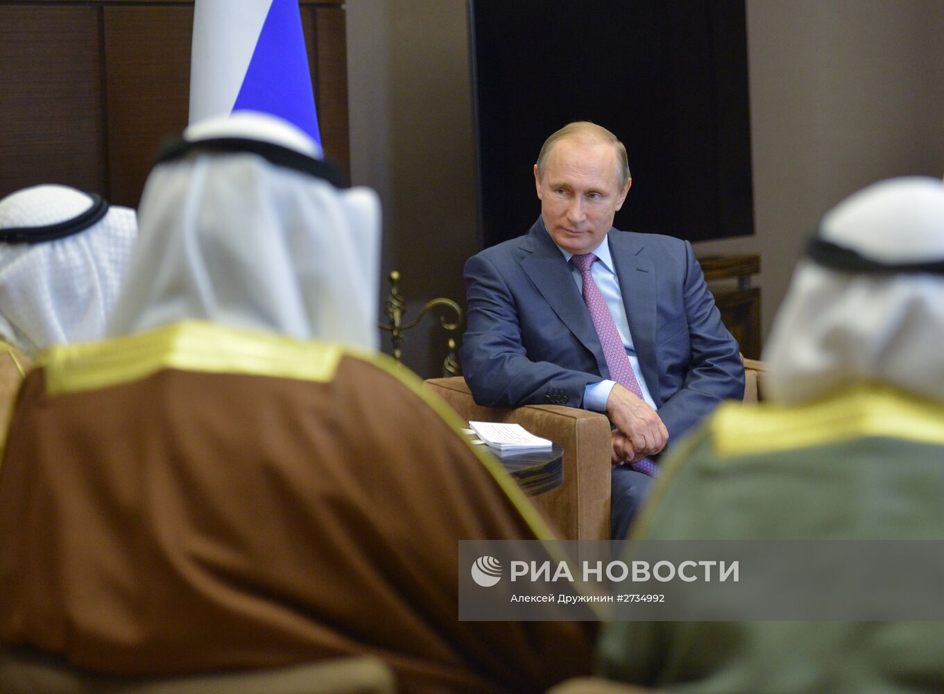 Президент РФ В. Путин встретился с эмиром Кувейта С. аль-Ахмедом ас-Сабахом