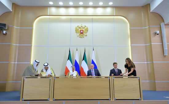 Президент РФ В. Путин встретился с эмиром Кувейта С. аль-Ахмедом ас-Сабахом