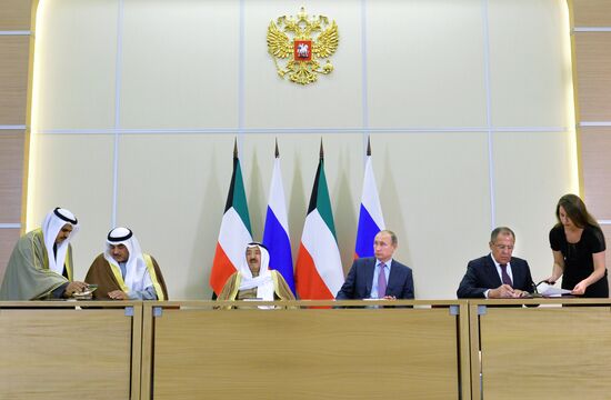 Президент РФ В. Путин встретился с эмиром Кувейта С. аль-Ахмедом ас-Сабахом
