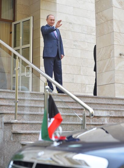 Президент РФ В. Путин встретился с эмиром Кувейта С. аль-Ахмедом ас-Сабахом