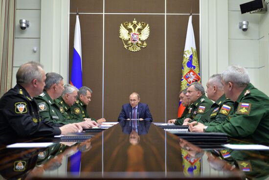 Президент РФ В.Путин провел совещание по развитию оборонного комплекса