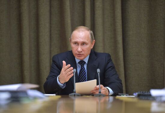 Президент РФ В.Путин провел в Сочи совещание по развитию Вооруженных Сил РФ